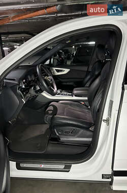 Внедорожник / Кроссовер Audi Q7 2021 в 