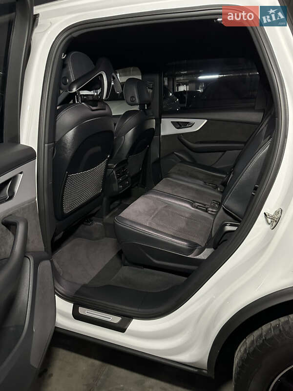 Позашляховик / Кросовер Audi Q7 2021 в Києві