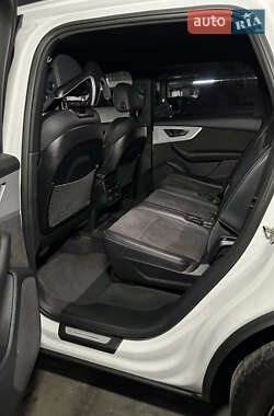 Внедорожник / Кроссовер Audi Q7 2021 в 