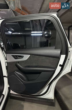 Внедорожник / Кроссовер Audi Q7 2021 в 