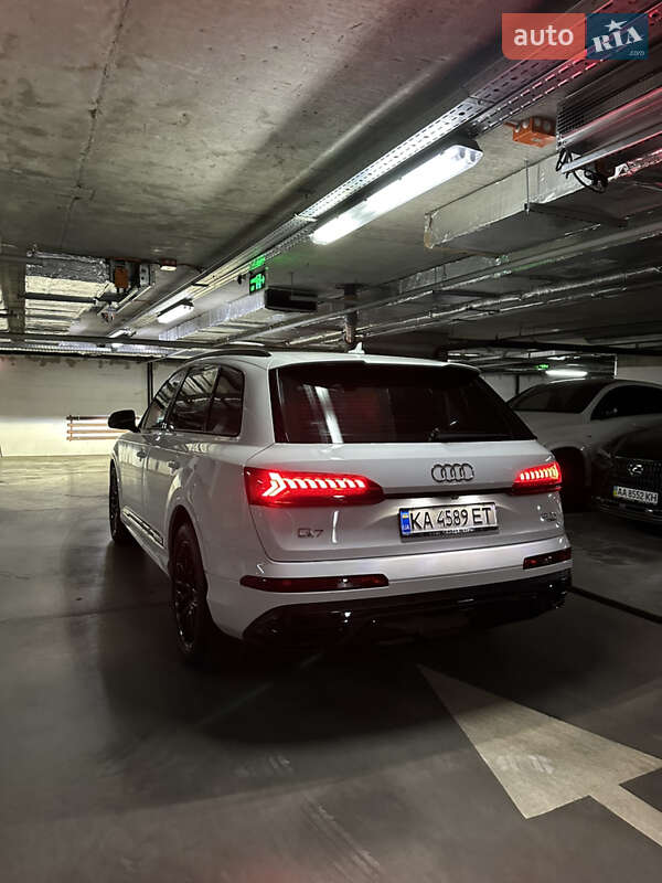 Позашляховик / Кросовер Audi Q7 2021 в Києві