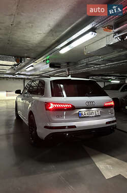 Внедорожник / Кроссовер Audi Q7 2021 в 