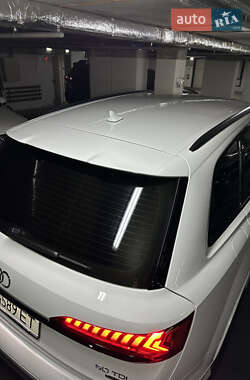 Внедорожник / Кроссовер Audi Q7 2021 в 