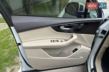 Внедорожник / Кроссовер Audi Q7 2018 в 