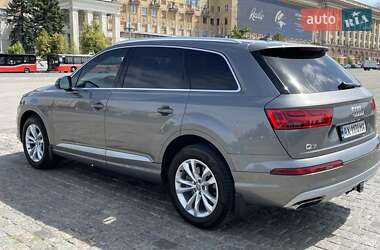 Позашляховик / Кросовер Audi Q7 2017 в 