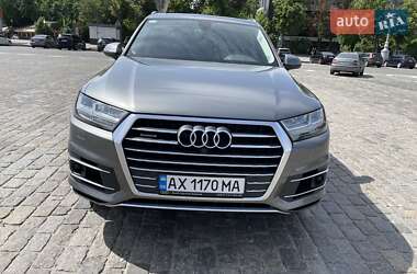 Позашляховик / Кросовер Audi Q7 2017 в 