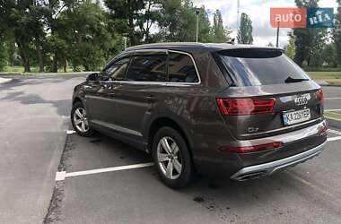 Внедорожник / Кроссовер Audi Q7 2017 в 
