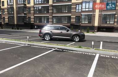 Внедорожник / Кроссовер Audi Q7 2017 в 