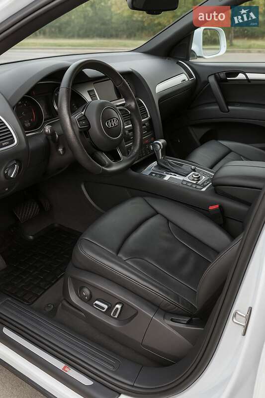 Позашляховик / Кросовер Audi Q7 2015 в Ужгороді