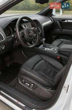Внедорожник / Кроссовер Audi Q7 2015 в 