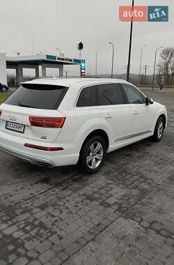 Внедорожник / Кроссовер Audi Q7 2018 в 