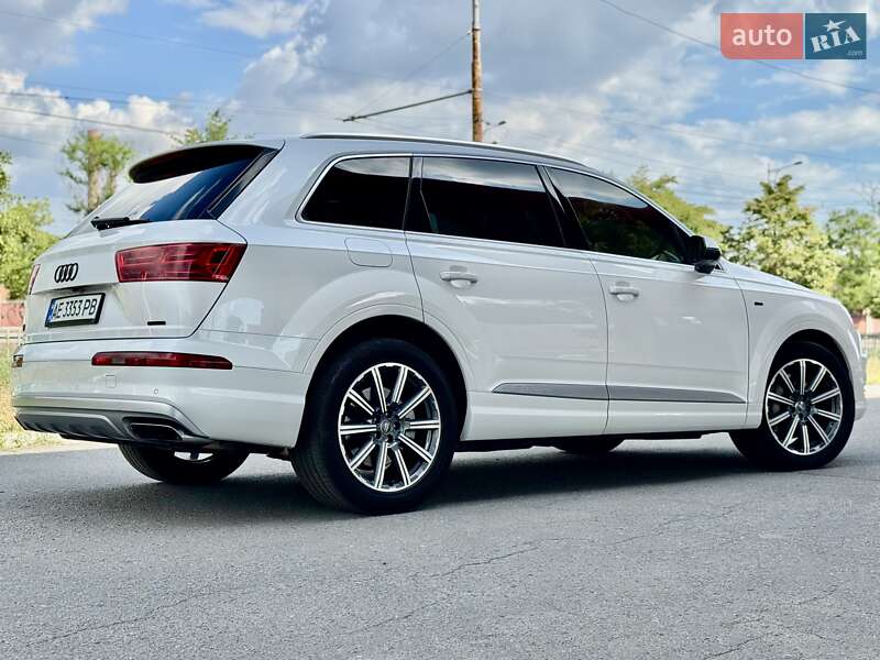 Позашляховик / Кросовер Audi Q7 2016 в Дніпрі