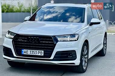 Внедорожник / Кроссовер Audi Q7 2016 в 