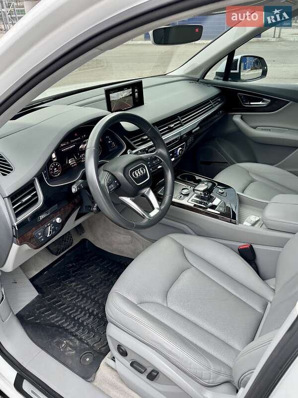 Позашляховик / Кросовер Audi Q7 2016 в Дніпрі