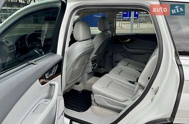 Внедорожник / Кроссовер Audi Q7 2016 в 