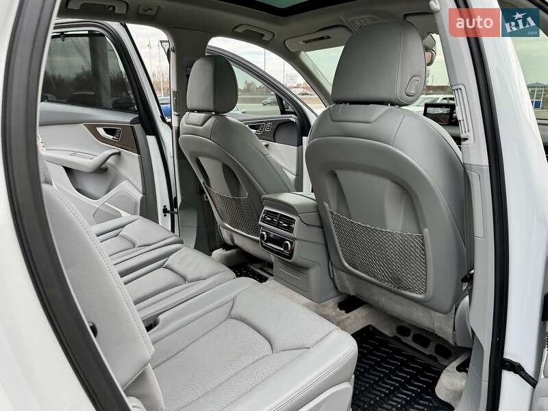 Позашляховик / Кросовер Audi Q7 2016 в Дніпрі