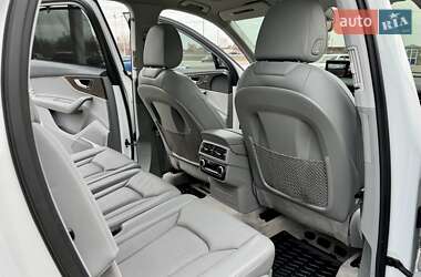 Внедорожник / Кроссовер Audi Q7 2016 в 