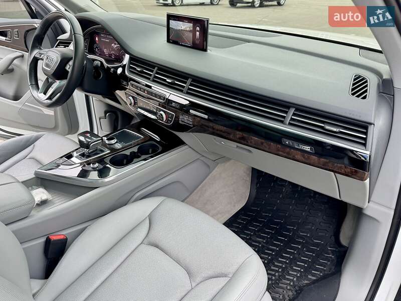 Позашляховик / Кросовер Audi Q7 2016 в Дніпрі