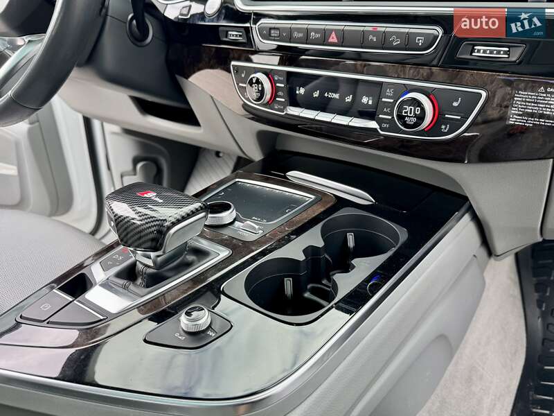 Позашляховик / Кросовер Audi Q7 2016 в Дніпрі