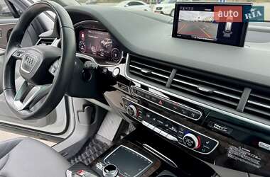 Внедорожник / Кроссовер Audi Q7 2016 в 