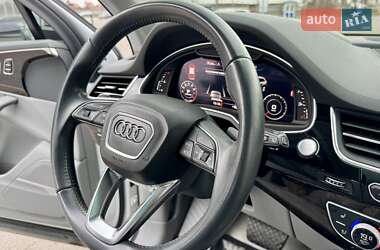 Внедорожник / Кроссовер Audi Q7 2016 в 