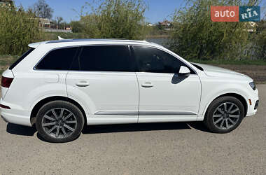Внедорожник / Кроссовер Audi Q7 2017 в 