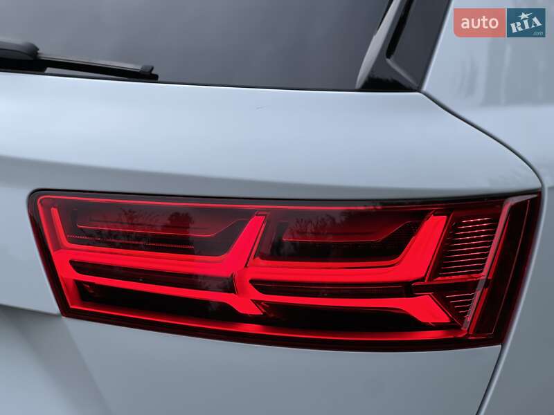 Позашляховик / Кросовер Audi Q7 2018 в Рівному