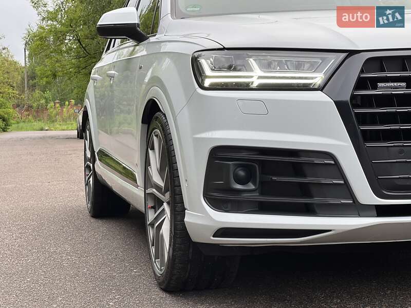Позашляховик / Кросовер Audi Q7 2018 в Рівному