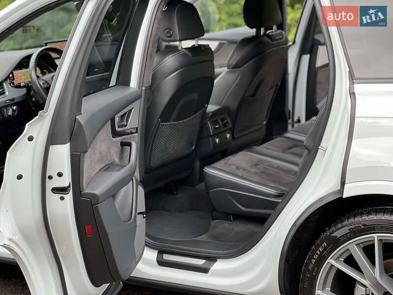 Позашляховик / Кросовер Audi Q7 2018 в Рівному