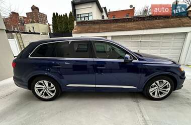 Внедорожник / Кроссовер Audi Q7 2020 в 
