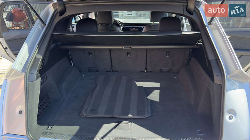 Позашляховик / Кросовер Audi Q7 2020 в Сваляві