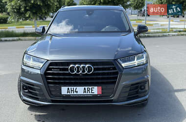 Позашляховик / Кросовер Audi Q7 2018 в 
