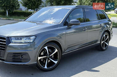 Позашляховик / Кросовер Audi Q7 2018 в 
