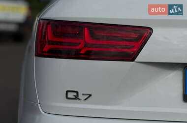 Позашляховик / Кросовер Audi Q7 2016 в 