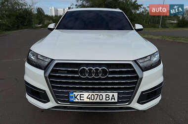 Позашляховик / Кросовер Audi Q7 2016 в 
