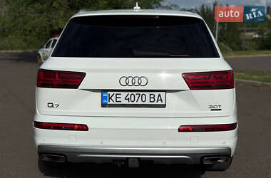 Позашляховик / Кросовер Audi Q7 2016 в 