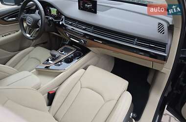 Внедорожник / Кроссовер Audi Q7 2018 в 