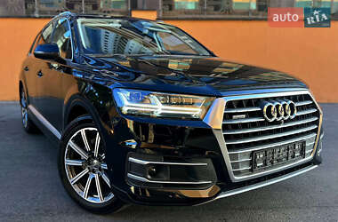 Внедорожник / Кроссовер Audi Q7 2016 в 