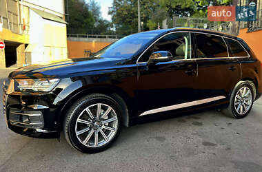 Внедорожник / Кроссовер Audi Q7 2016 в 