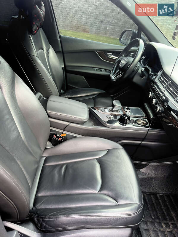 Внедорожник / Кроссовер Audi Q7 2016 в Полтаве