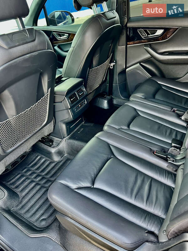 Внедорожник / Кроссовер Audi Q7 2016 в Полтаве