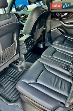Внедорожник / Кроссовер Audi Q7 2016 в 