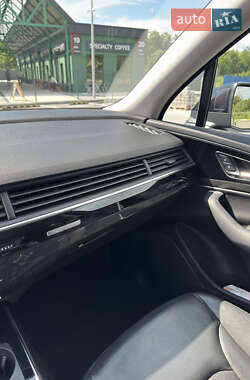 Позашляховик / Кросовер Audi Q7 2016 в 