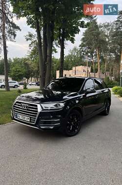 Внедорожник / Кроссовер Audi Q7 2017 в 