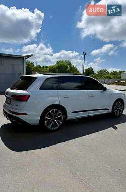 Внедорожник / Кроссовер Audi Q7 2025 в 