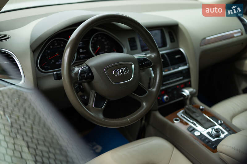 Позашляховик / Кросовер Audi Q7 2015 в Мукачевому