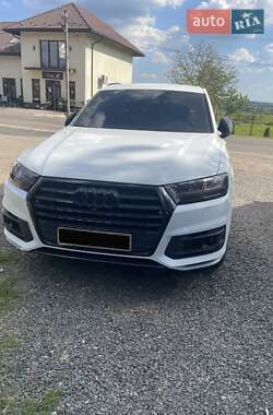 Внедорожник / Кроссовер Audi Q7 2017 в 