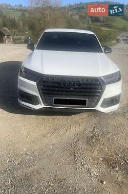 Внедорожник / Кроссовер Audi Q7 2017 в 