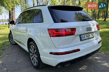 Внедорожник / Кроссовер Audi Q7 2018 в 