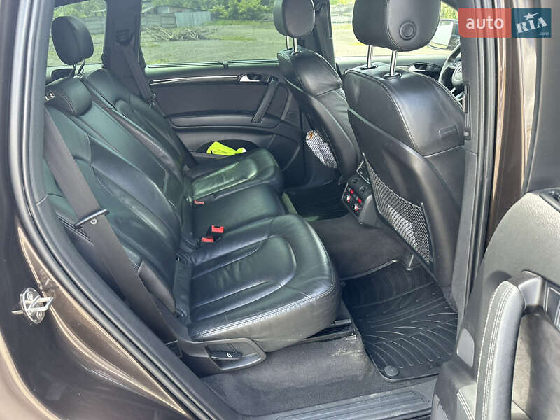 Позашляховик / Кросовер Audi Q7 2011 в Косові